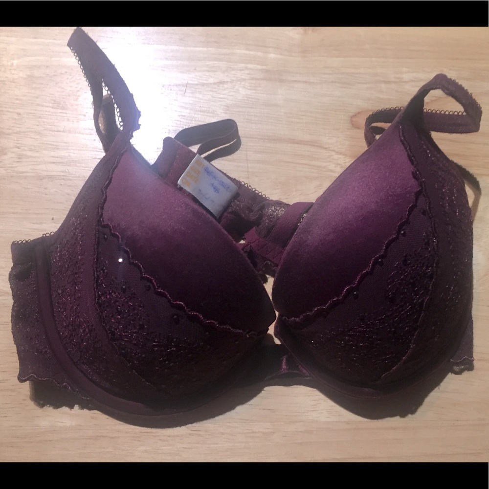 Hop Lun Padded Underwire Adjustable Bra.